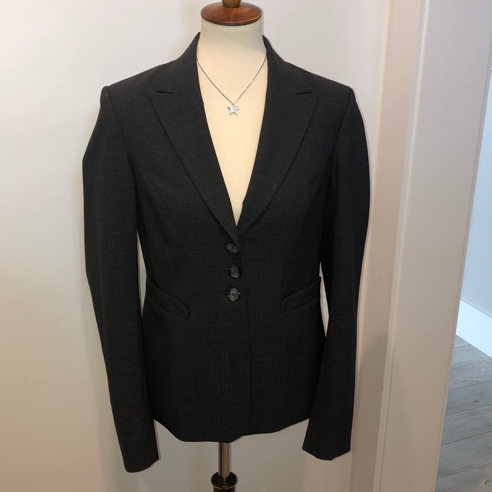 Limited Brand The Perfect Travel Suit in Grey 8